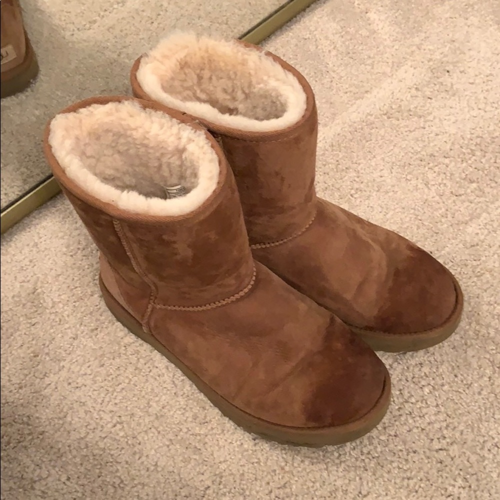Short tan uggs! Lightly used